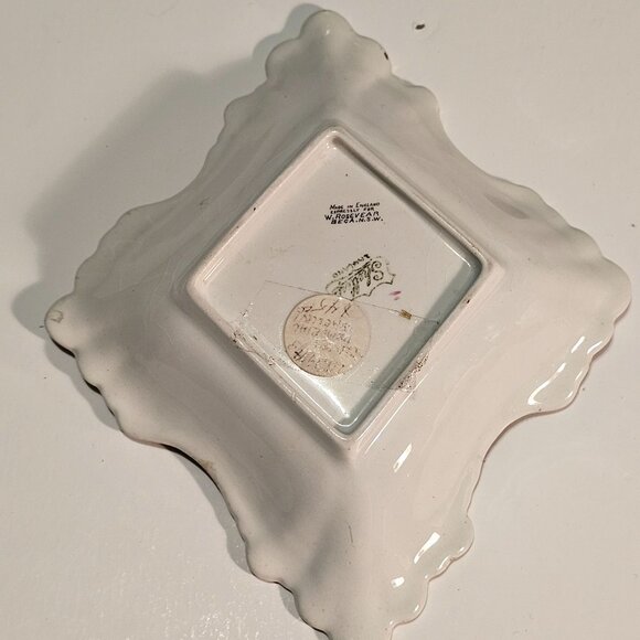 Vtg Shelley Bone China Pin  Dish Soldiers Memorial in Bega NSW Australia - Picture 3 of 9